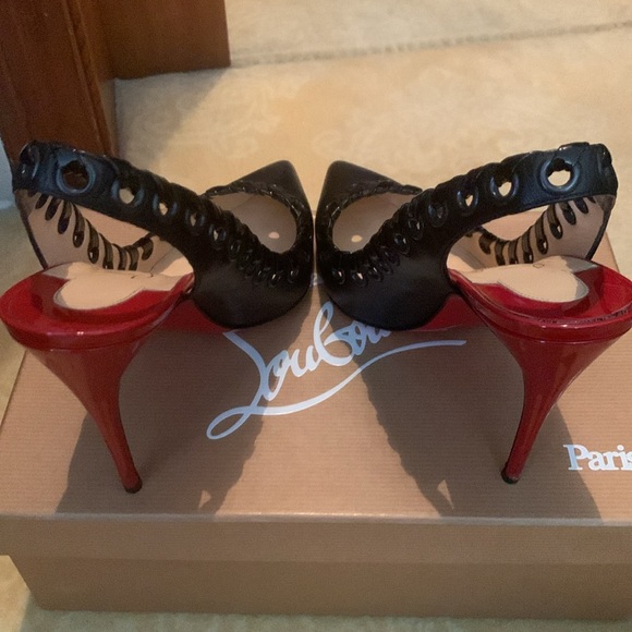 Gorgeous Louboutin red bottom heels ๐ ๐ - Picture 2 of 6